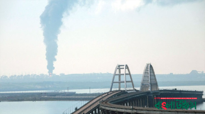 ক্রিমিয়া উপদ্বীপে জ্বালানি ডিপোয় বিস্ফোরণ, কার্চ সেতুতে যান চলাচল বন্ধ
